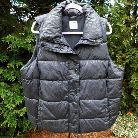 Old Navy Plus Gray with Tonal Animal Print Insulated Puffer Vest - Picture 1 of 3